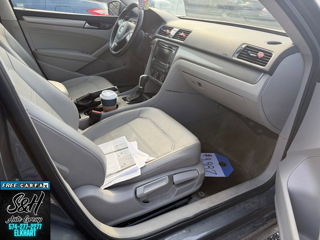 Used 2015 Volkswagen Passat 1.8T Limited Edition image 9