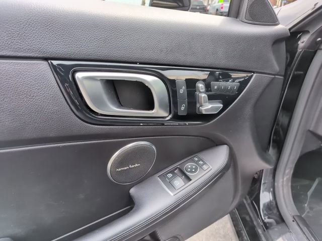 Used 2017 Mercedes-Benz SLC 300 image 17