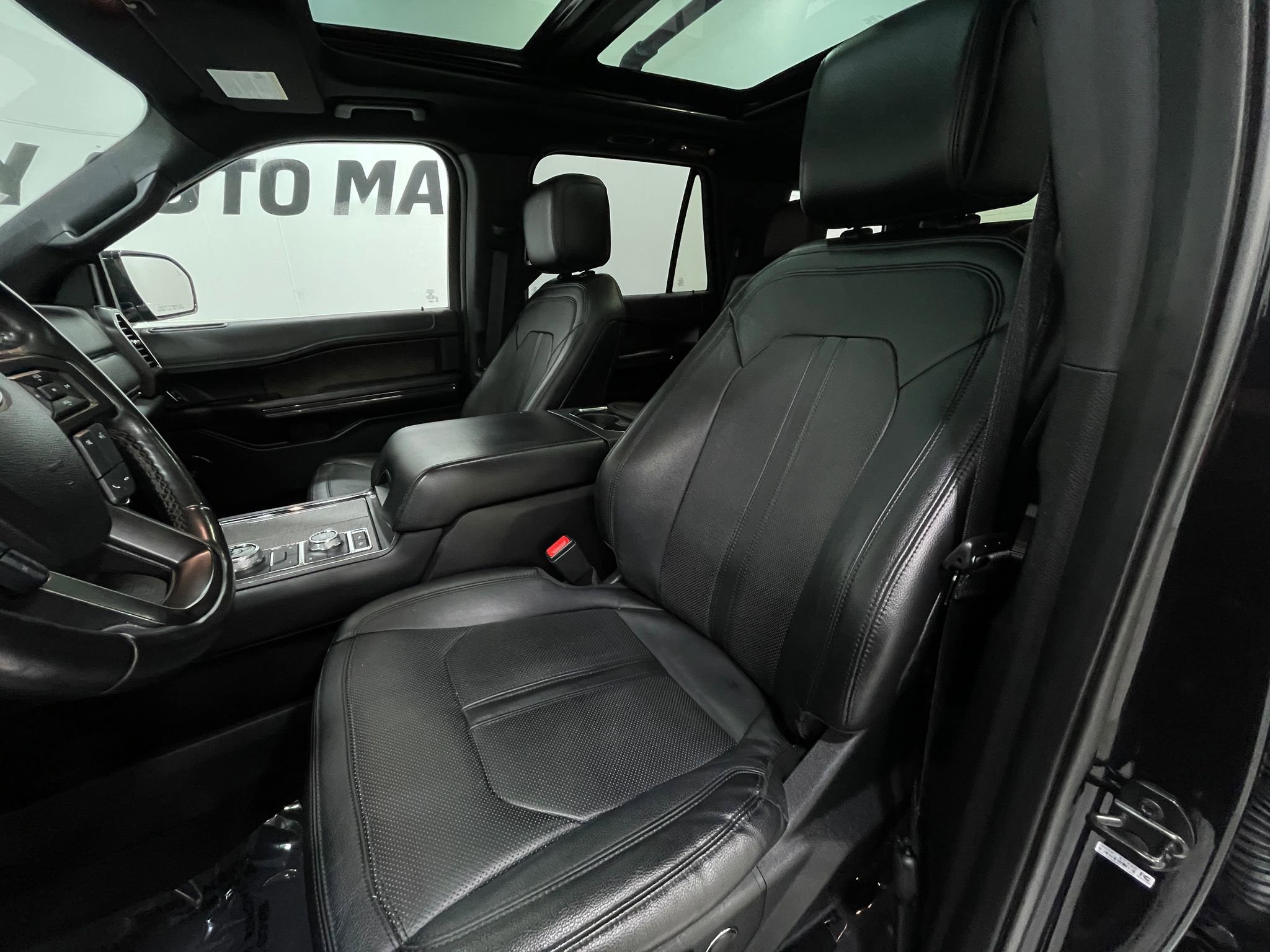 Used 2019 Ford Expedition Limited w/ Equipment Group 302A AWD/4WD image 14