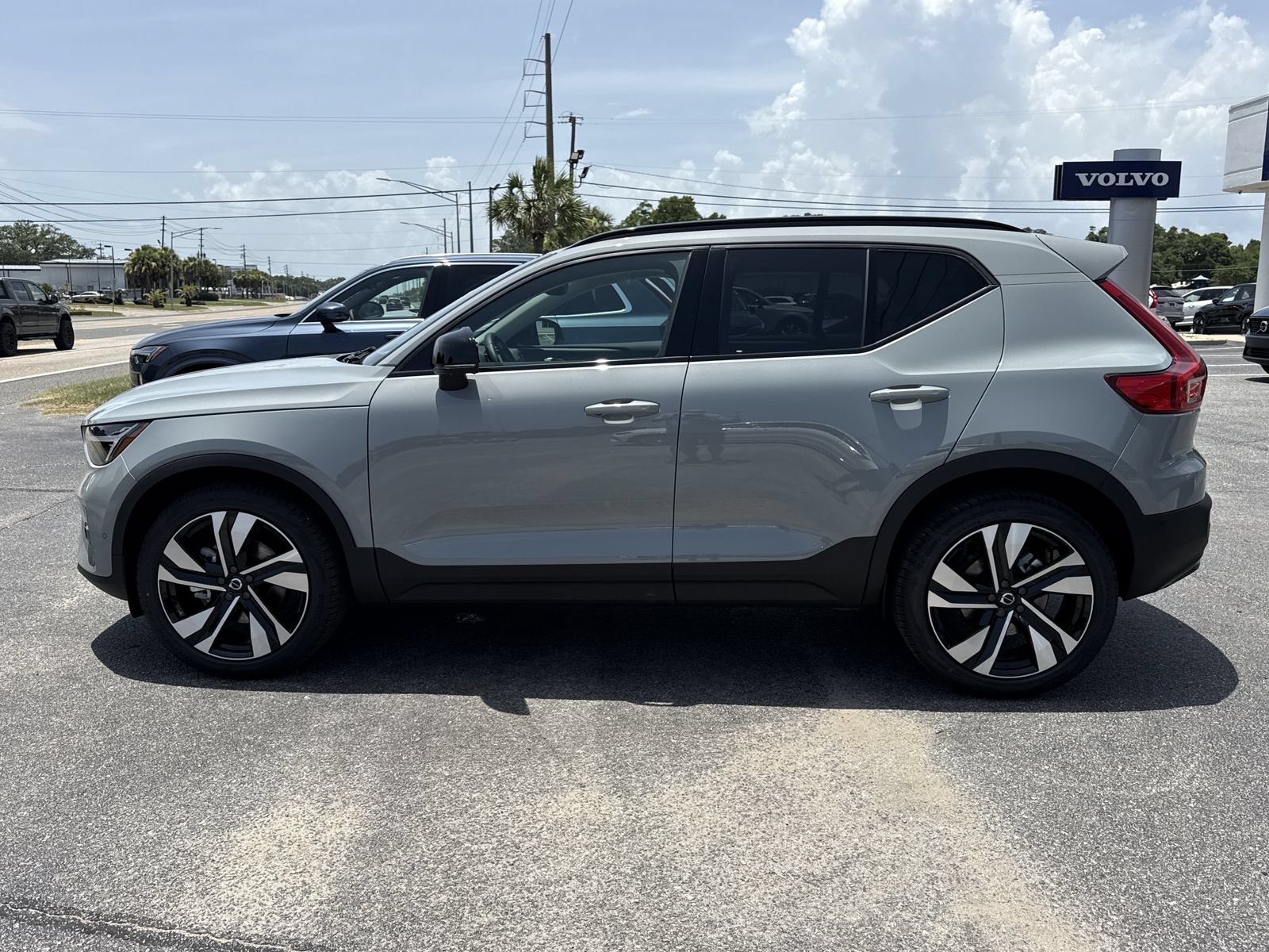 New 2026 Volvo XC40 B5 Ultra w/ Protection Package Premier AWD/4WD image 2