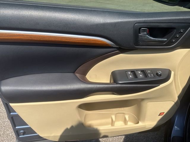 Used 2017 Toyota Highlander Limited FWD image 27