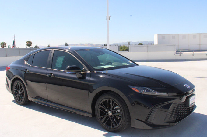 Used 2026 Toyota Camry SE w/ Convenience Package FWD image 2