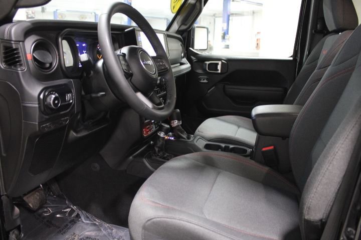 Used 2025 Jeep Wrangler Rubicon image 18
