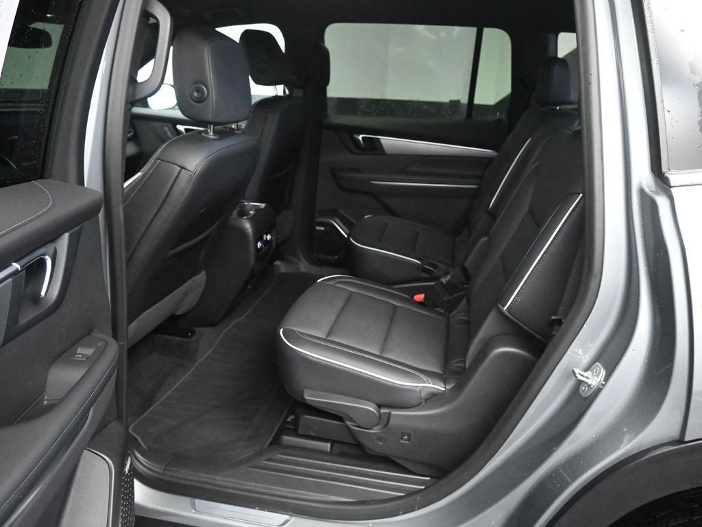 Used 2025 Buick Enclave Preferred w/ Power Package image 17