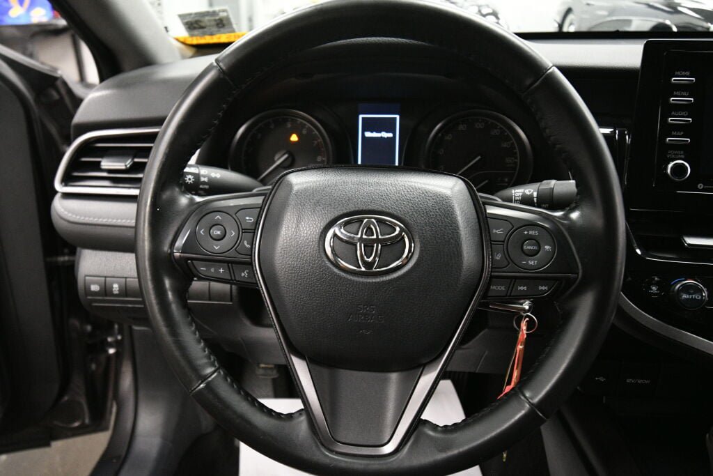 Used 2023 Toyota Camry SE FWD image 12