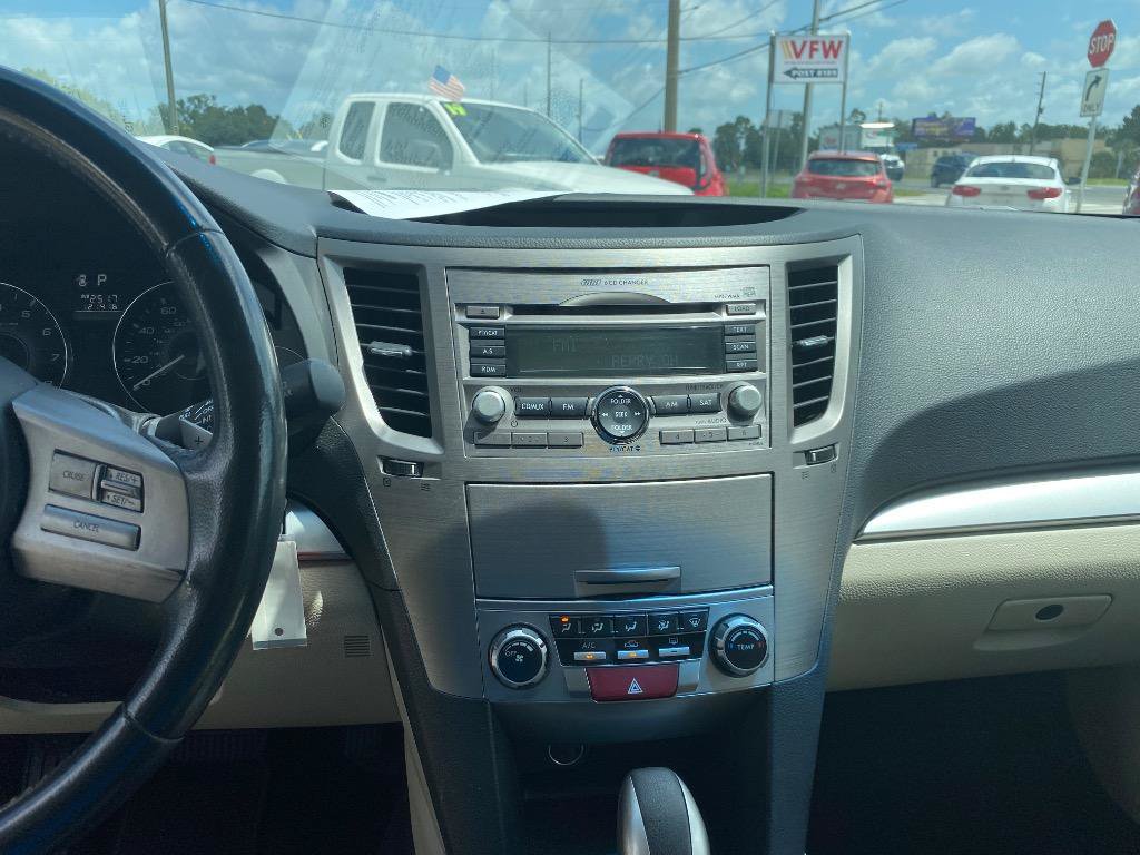 Used 2010 Subaru Outback 2.5i Premium AWD/4WD image 28