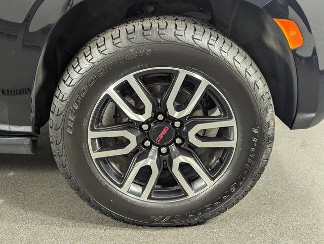 Used 2023 GMC Yukon AT4 w/ Technology Package AWD/4WD image 11