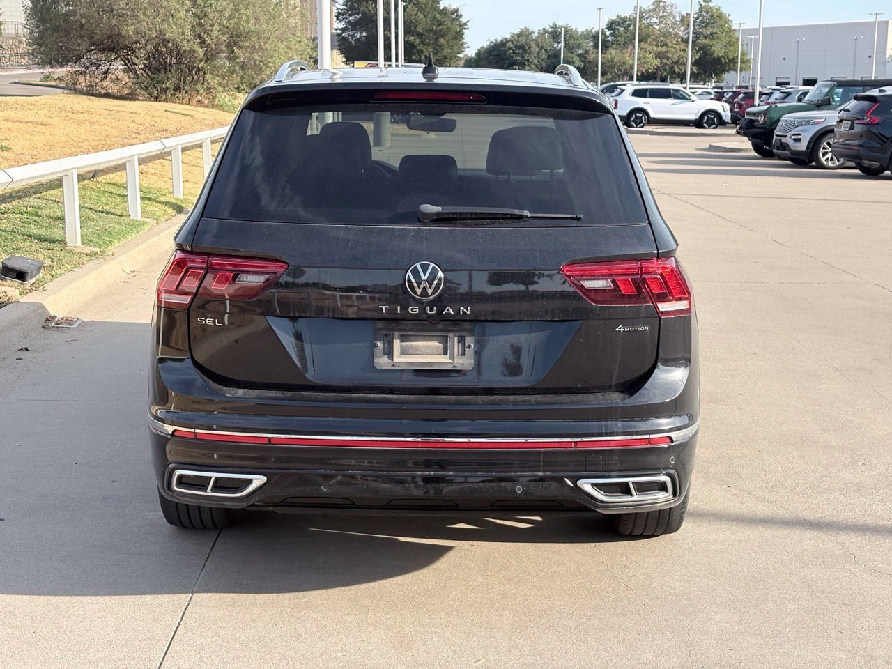 Used 2022 Volkswagen Tiguan SEL R-Line AWD/4WD image 5