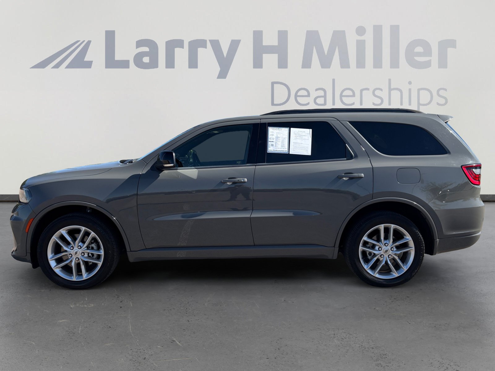 Used 2024 Dodge Durango GT AWD/4WD image 3