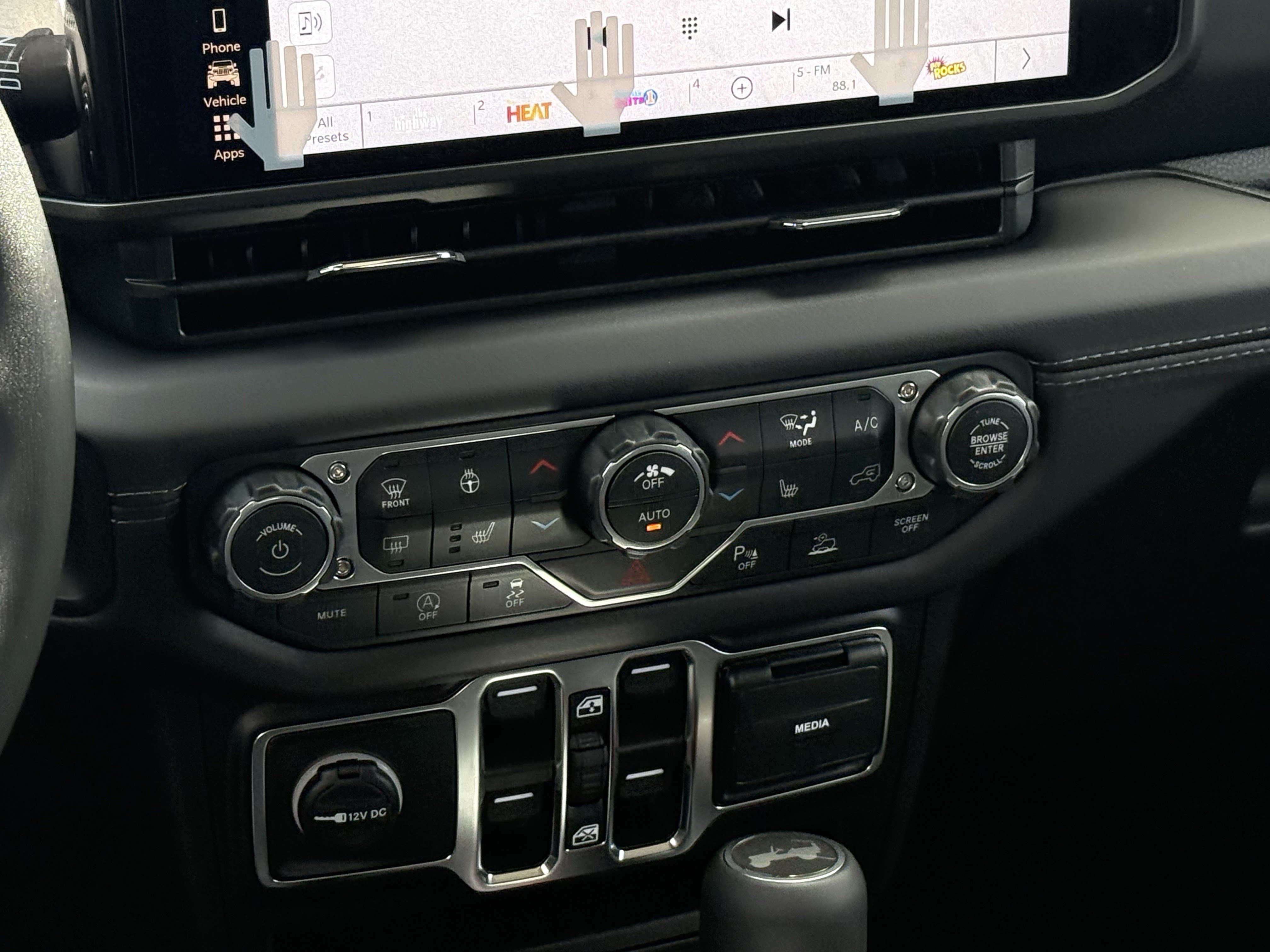 New 2026 Jeep Wrangler Unlimited Sahara AWD/4WD image 14