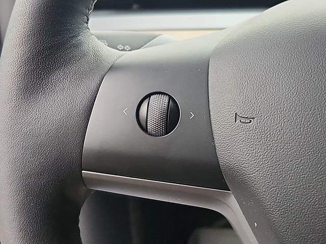 Used 2022 Tesla Model Y Performance image 22