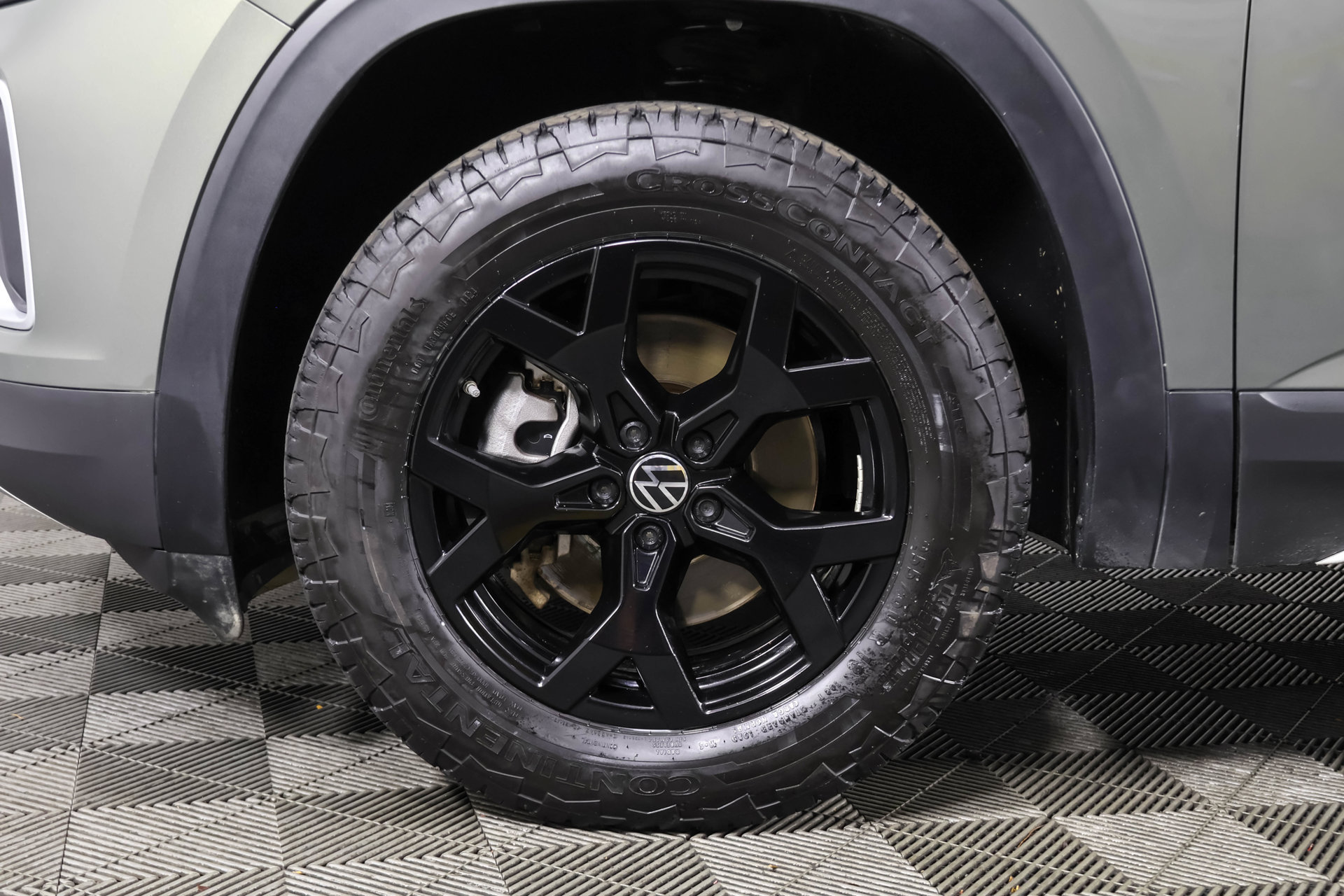 Used 2024 Volkswagen Atlas Peak Edition SE AWD/4WD image 22