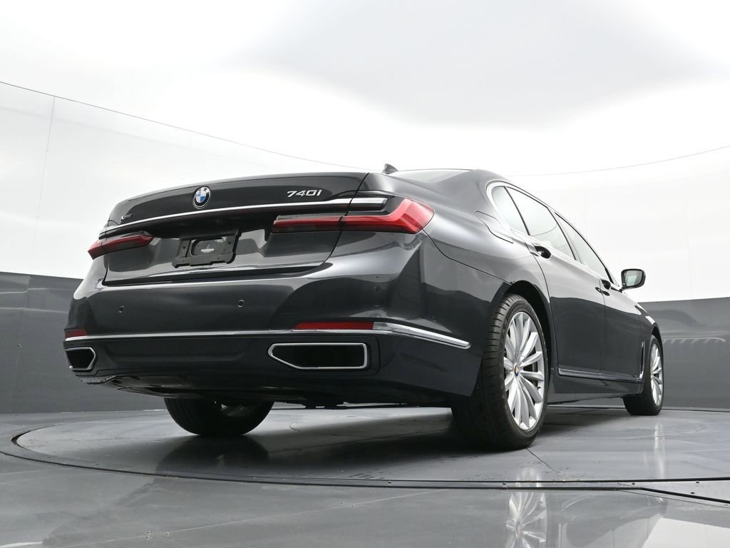 Used 2022 BMW 740i xDrive w/ Premium Package image 27