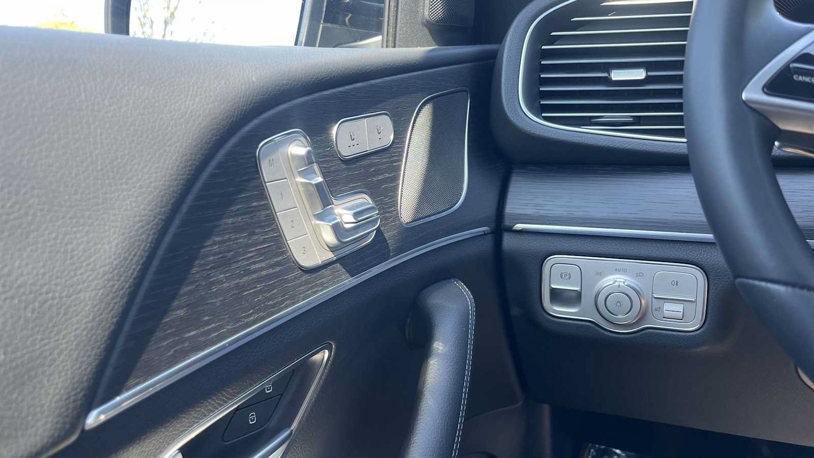 Used 2025 Mercedes-Benz GLE 350 4MATIC image 28