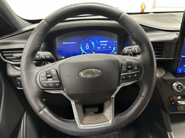 Used 2020 Ford Explorer Platinum w/ Premium Technology Package AWD/4WD image 18