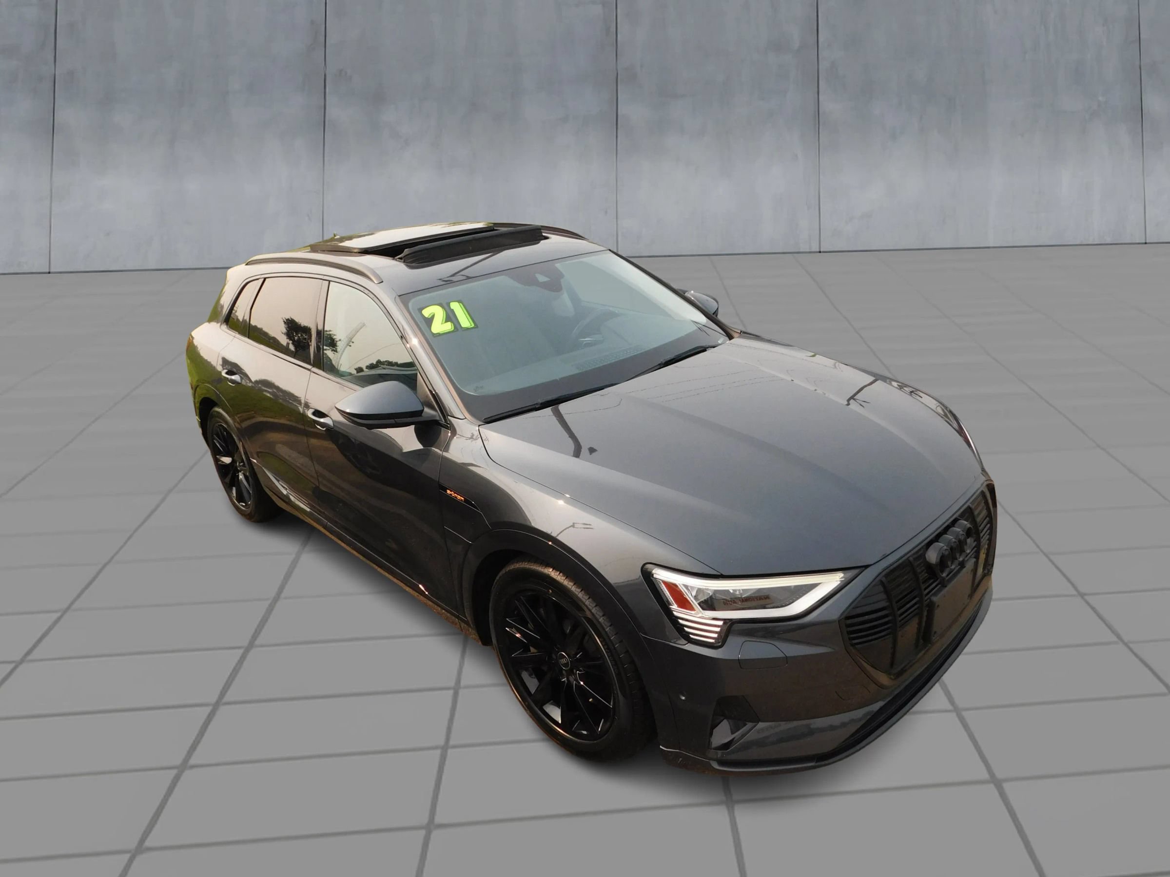 Used 2021 Audi e-tron Premium w/ Convenience Plus Package AWD/4WD image 2