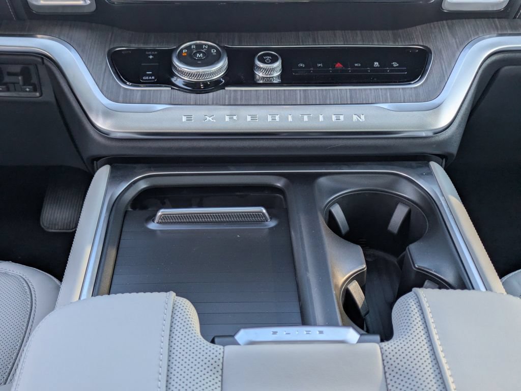 New 2026 Ford Expedition Platinum w/ Platinum Ultimate Package AWD/4WD image 22