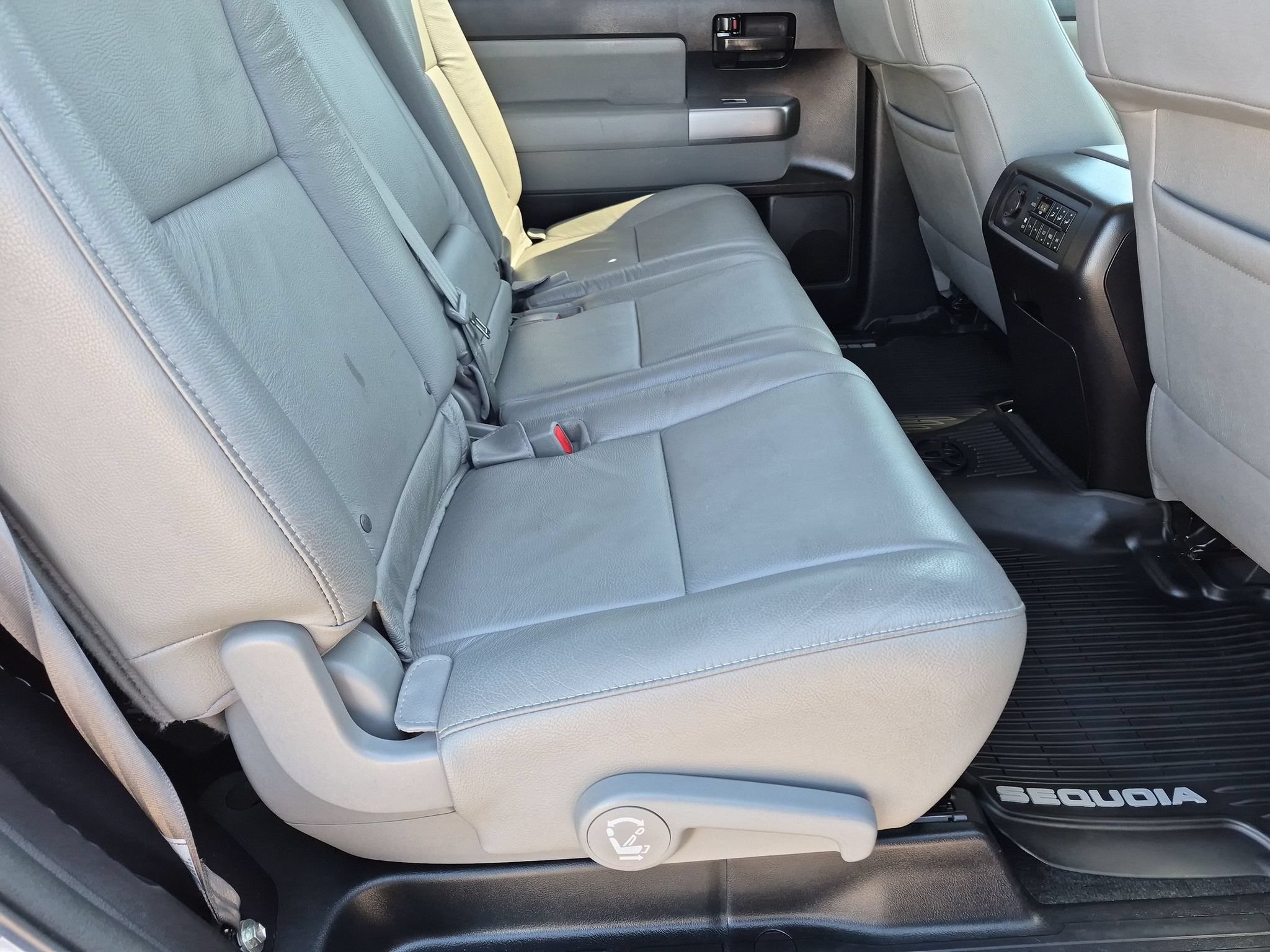 Used 2018 Toyota Sequoia SR5 w/ Premium Package AWD/4WD image 18
