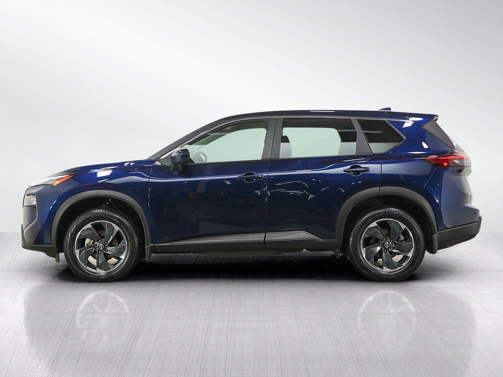 Used 2024 Nissan Rogue SV AWD/4WD image 3