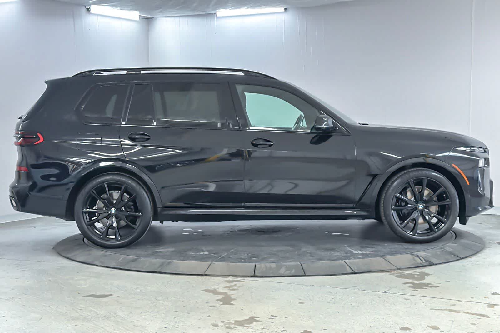 Used 2024 BMW X7 xDrive40i w/ M Sport Package AWD/4WD image 8
