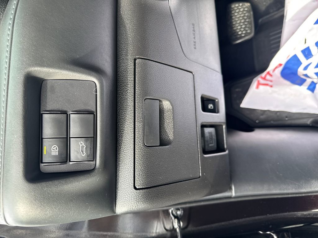 Used 2020 Toyota Highlander LE image 31