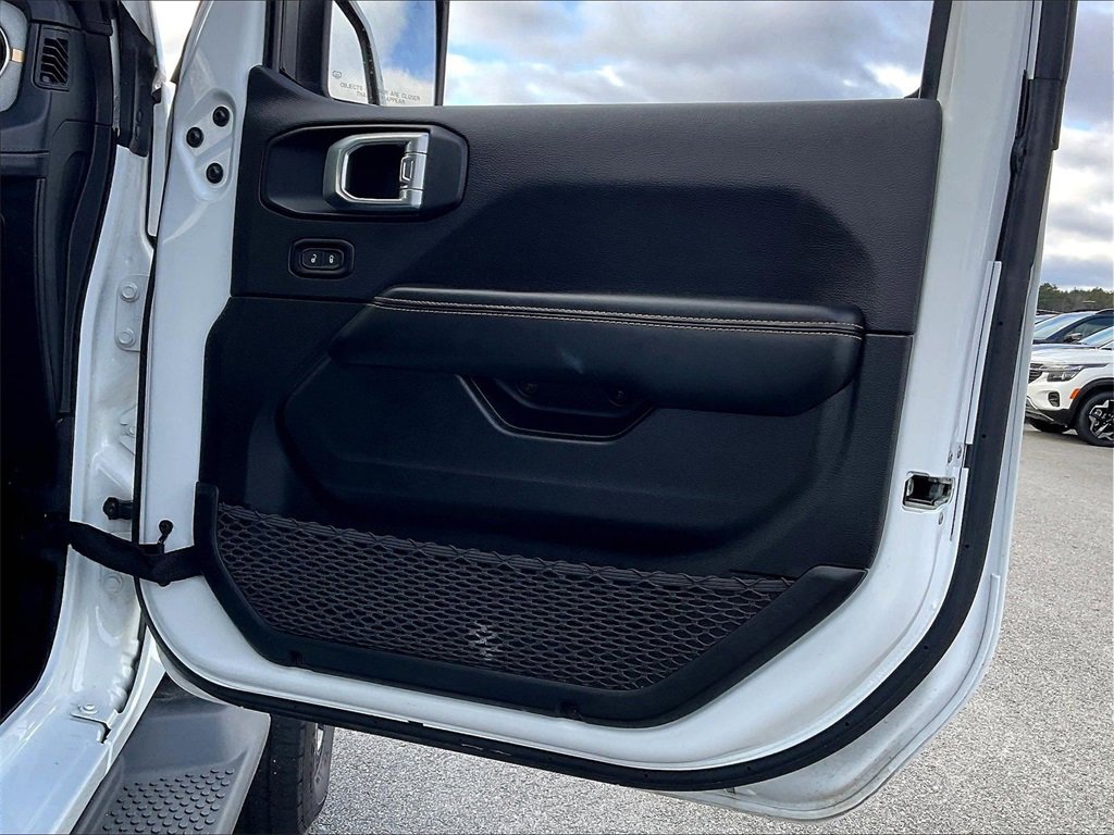 Used 2024 Jeep Wrangler Unlimited Sahara w/ Safety Group image 11