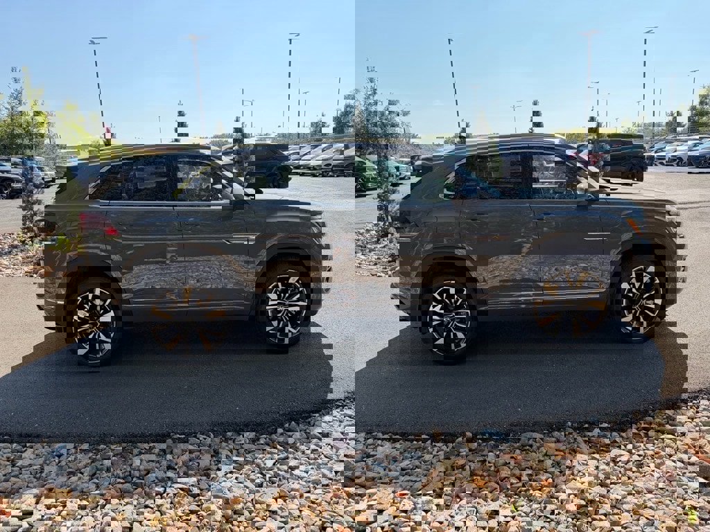 New 2026 Volkswagen Atlas Cross Sport SEL Premium R-Line image 6