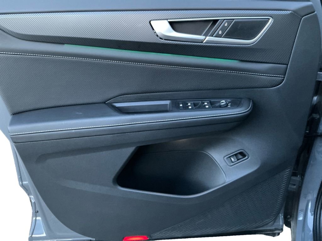 New 2025 Volkswagen Atlas Cross Sport SEL image 19