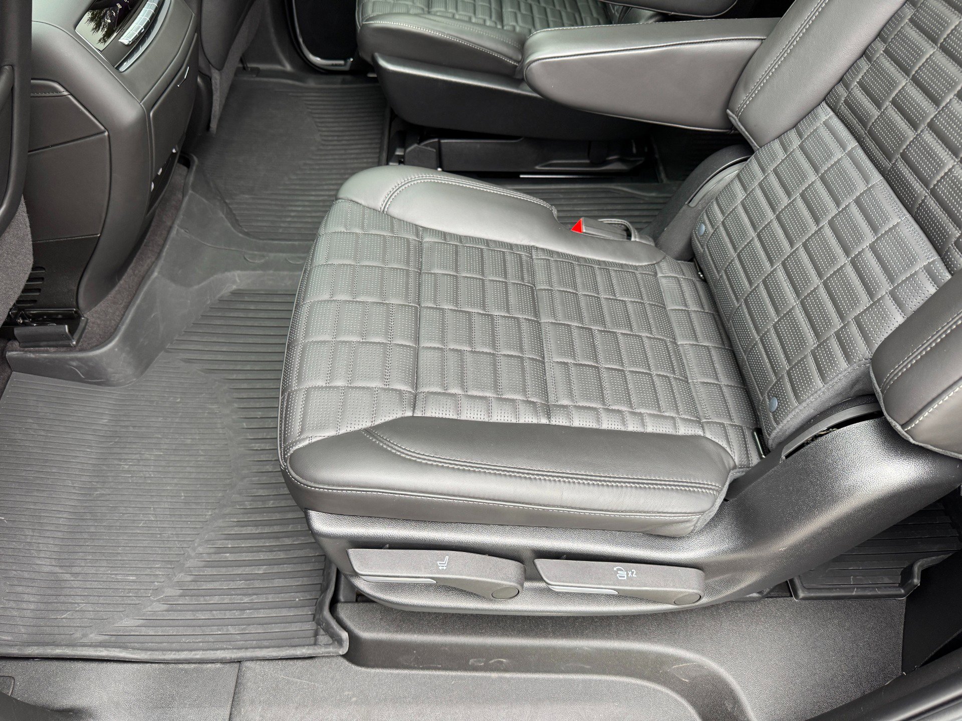 Used 2024 Cadillac Escalade ESV Sport Platinum w/ LPO, ONYX Package image 49