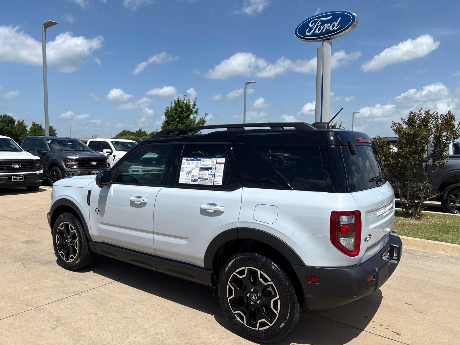 New 2026 Ford Bronco Sport Outer Banks w/ Outer Banks Tech Package+ AWD/4WD image 3