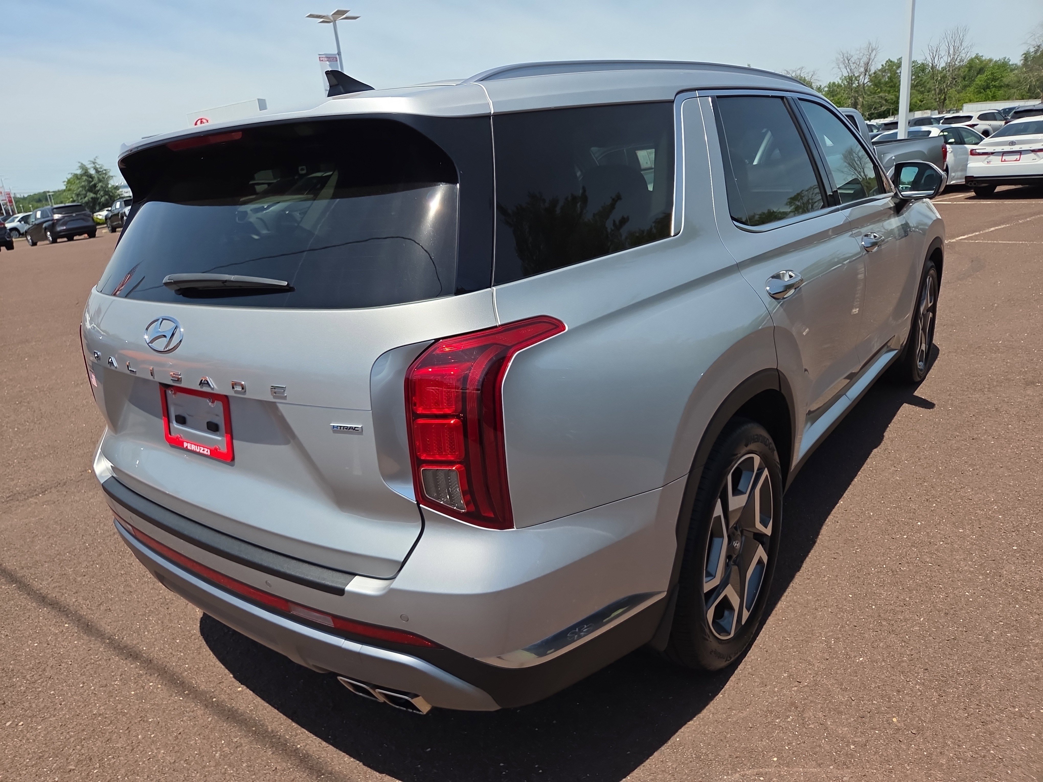 Used 2023 Hyundai Palisade Limited AWD/4WD image 3