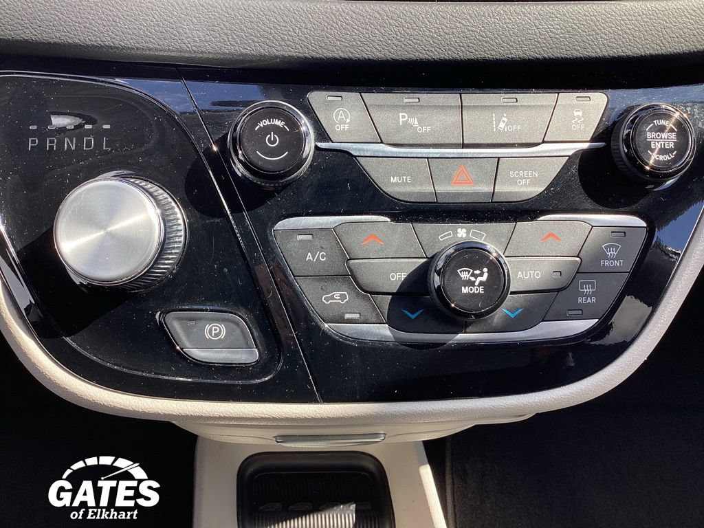 Used 2023 Chrysler Pacifica Touring-L FWD image 20