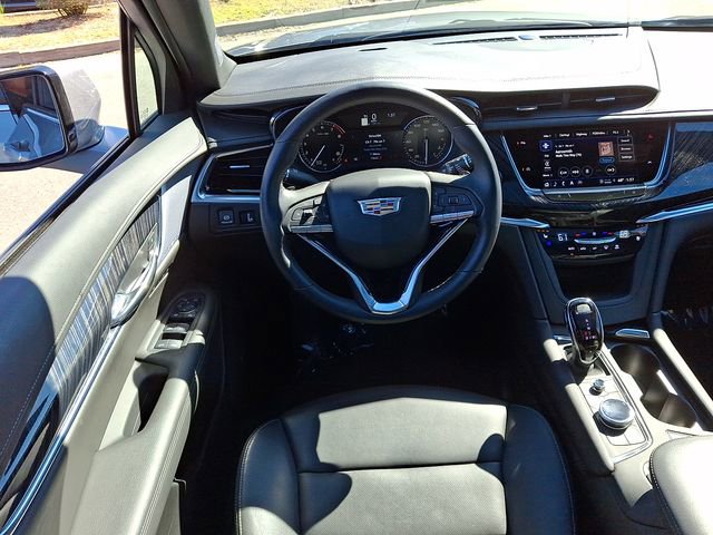 Used 2025 Cadillac XT6 Premium Luxury image 16
