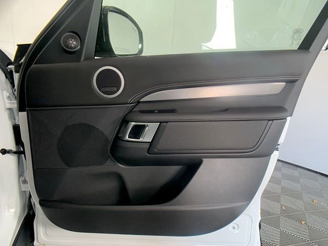 Certified 2025 Land Rover Discovery Dynamic SE image 34