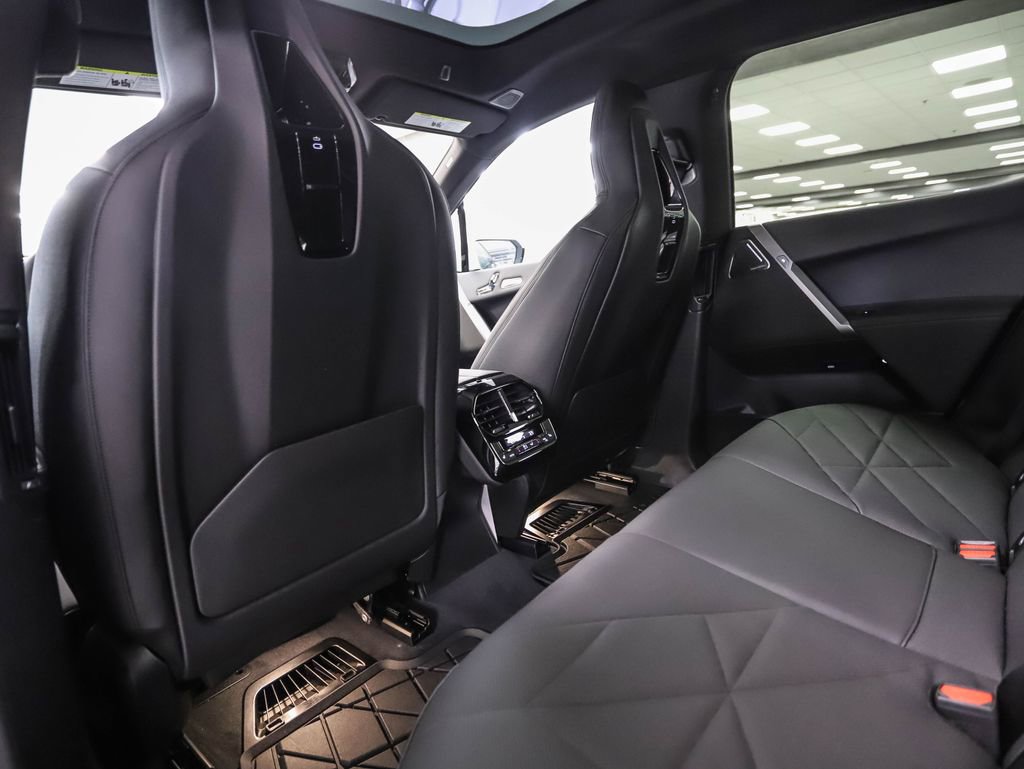 Used 2025 BMW iX M60 w/ Luxury Package image 20