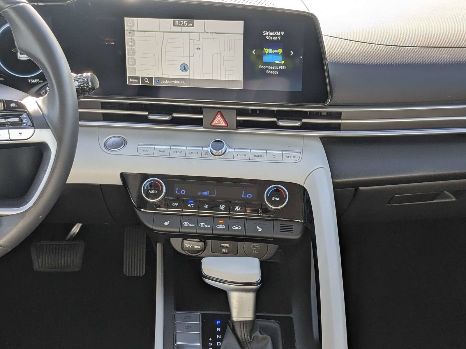 Used 2025 Hyundai Elantra Limited FWD image 17