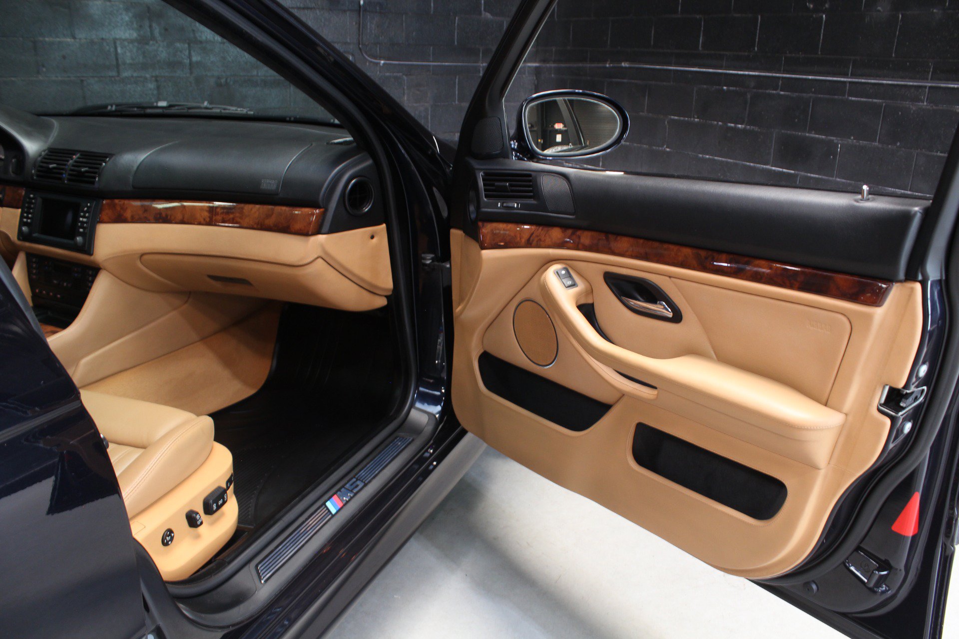Used 2002 BMW M5 RWD image 35