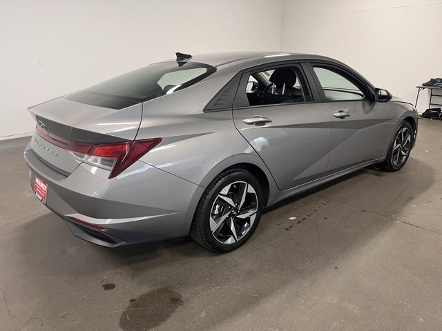 Used 2023 Hyundai Elantra SEL w/ Convenience Package image 3