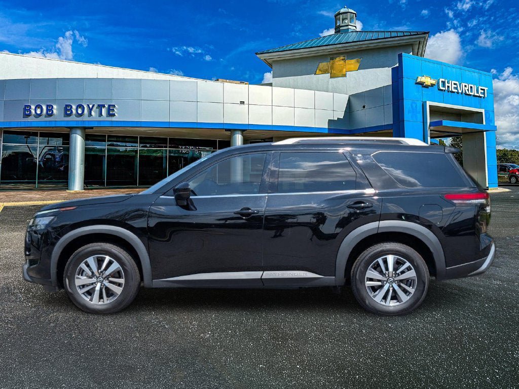 Used 2023 Nissan Pathfinder SL w/ Lighting Package (N92) FWD image 8