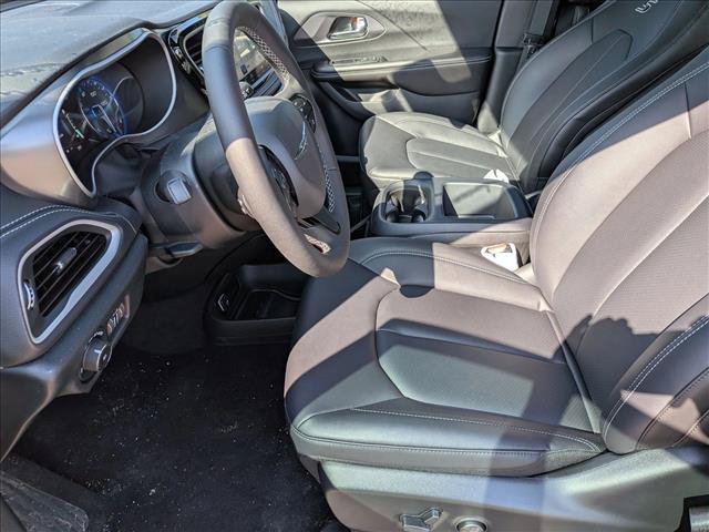 New 2026 Chrysler Pacifica Select w/ S Appearance Package AWD/4WD image 4