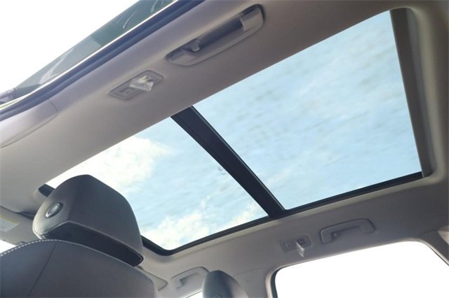 New 2025 Volkswagen Taos SEL image 9