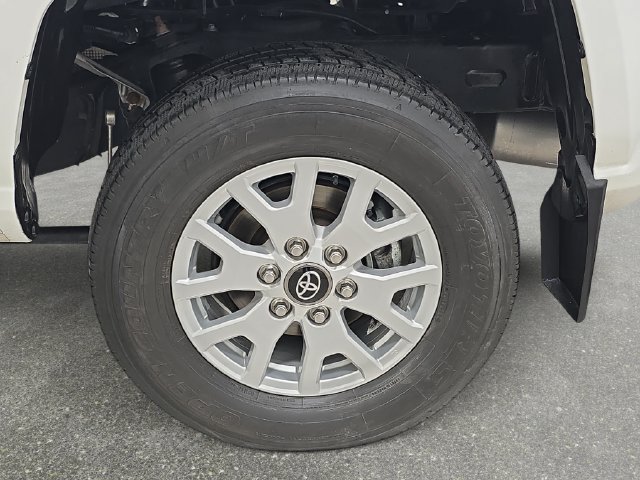 Certified 2024 Toyota Tacoma SR5 AWD/4WD image 29