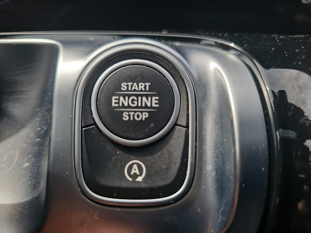 Used 2023 Mercedes-Benz GLB 250 w/ Premium Package image 19
