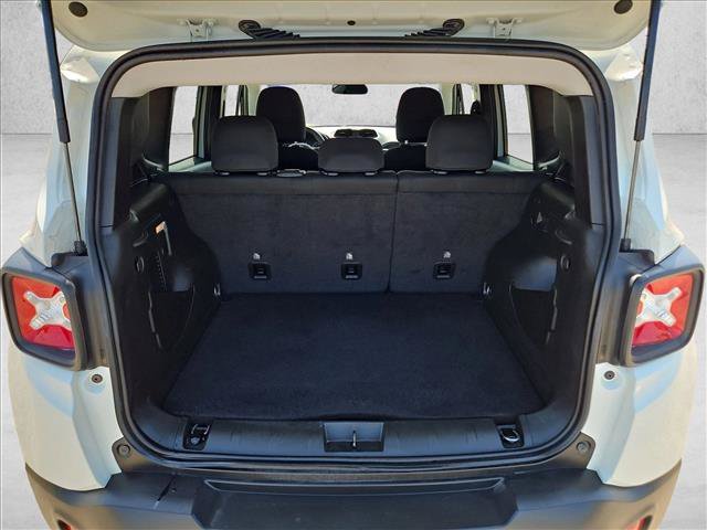 Used 2023 Jeep Renegade Latitude AWD/4WD image 6