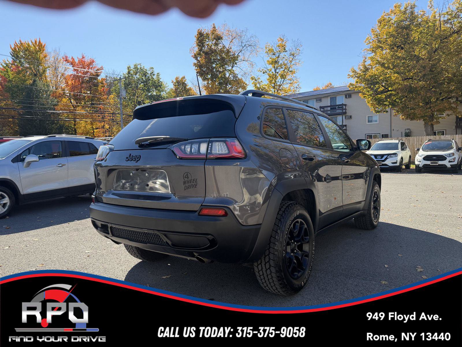 Used 2022 Jeep Cherokee Latitude w/ Sun & Sound Group AWD/4WD image 5