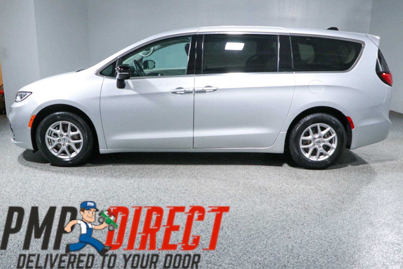 Used 2024 Chrysler Pacifica Touring-L FWD image 10