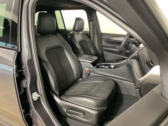 Used 2023 Jeep Grand Cherokee Altitude image 36