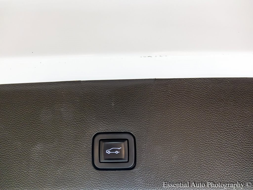 Used 2022 Chevrolet Traverse RS image 36