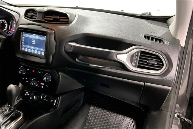 Used 2019 Jeep Renegade Latitude w/ Cold Weather Group image 28