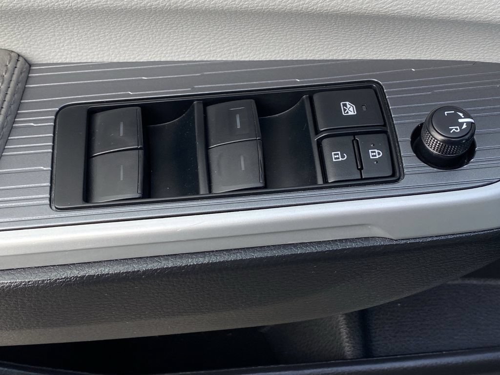 Certified 2026 Toyota Sienna XLE FWD image 26
